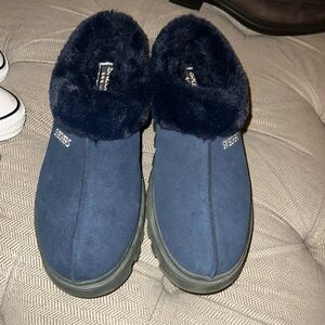 Women’s Skechers slip on